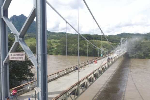 Refuerzan el puente de Bocas, paso entre Caldas y Antioquia