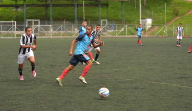 cancha sintética Luis Fernando Montoya en la Unidad Deportiva Palogrande