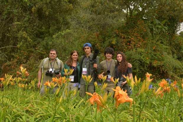  Para esta familia de fotógrafos argentinos, Manizales es un sueño hecho realidad. No habían visto tantas frutas y hortalizas. L