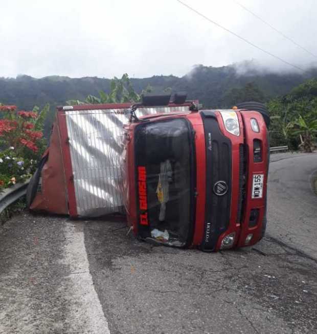 Un muerto y un lesionado en accidente de tránsito en la vía Petaqueros-Guarinó