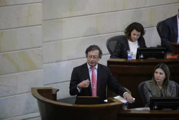 Gustavo Petro durante su intervención en el debate a Néstor Humberto Martínez. 