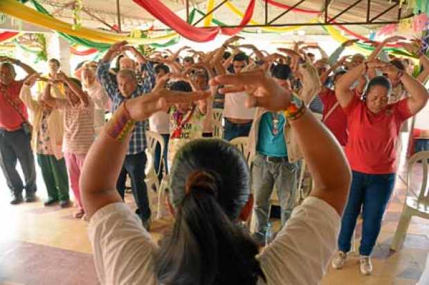 Ritual de limpieza energética a la llegada al recinto de la reunión.