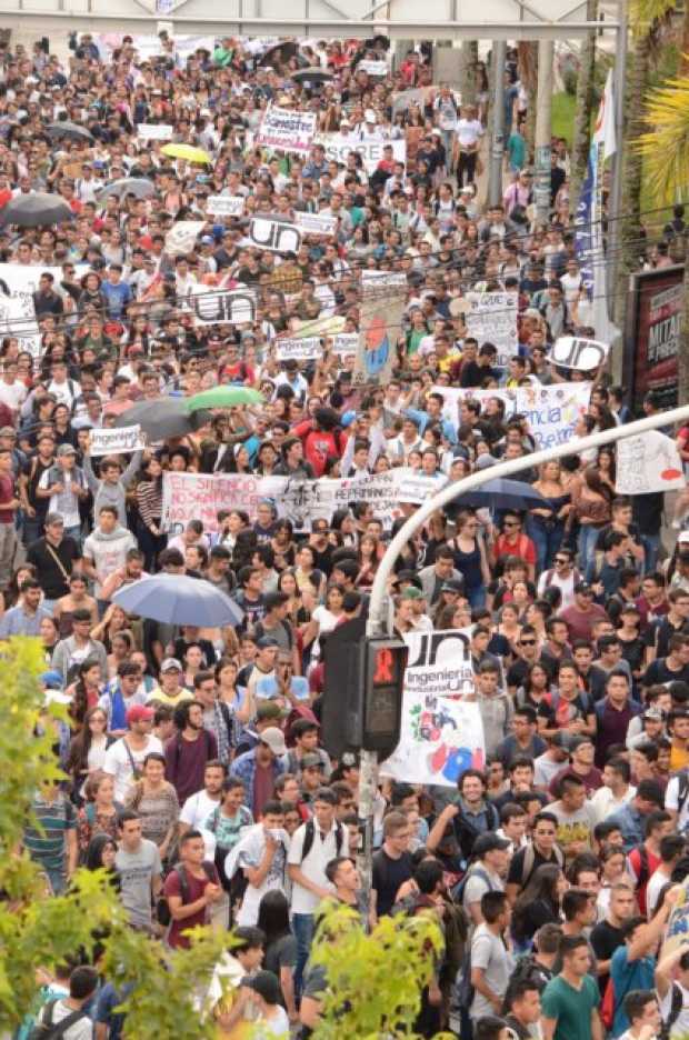 De nuevo las universidades públicas marcharon ayer por las calles de Manizales para exigir mayor financiación de las institucion