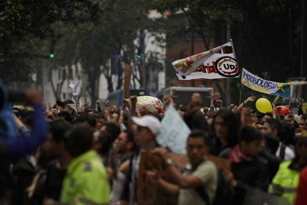 En las principales ciudades del país se lleva a cabo la Marcha Nacional por la Educación.