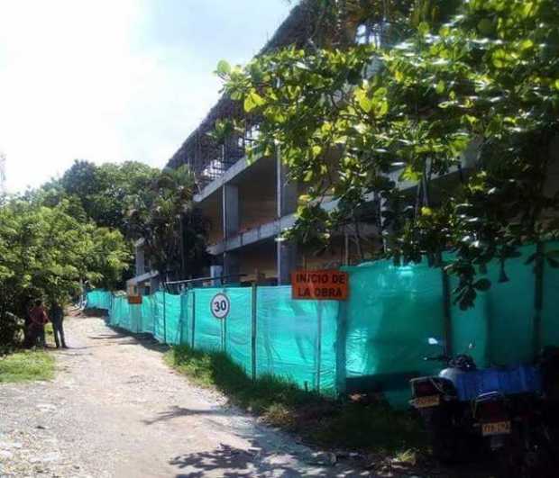 En el colegio San Pablo, de Victoria, comenzaron obras el semestre pasado. Los retrasos son constantes en el proyecto.