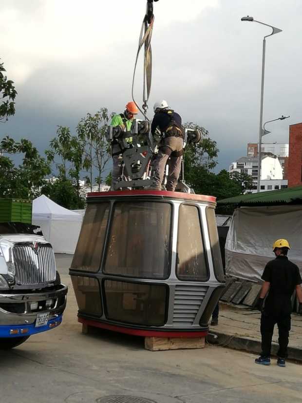 Desmonte de don góndolas del cable aéreo a Los Yarumos. 