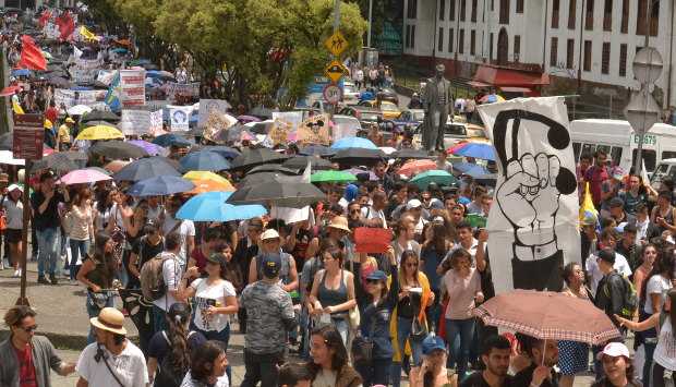 Marcha de profesores de colegios y universidades