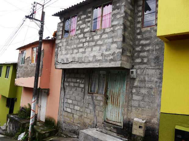 En el barrio Uribe Uribe de Palestina harán un estudio geológico para determinar si hay que reubicar las viviendas.