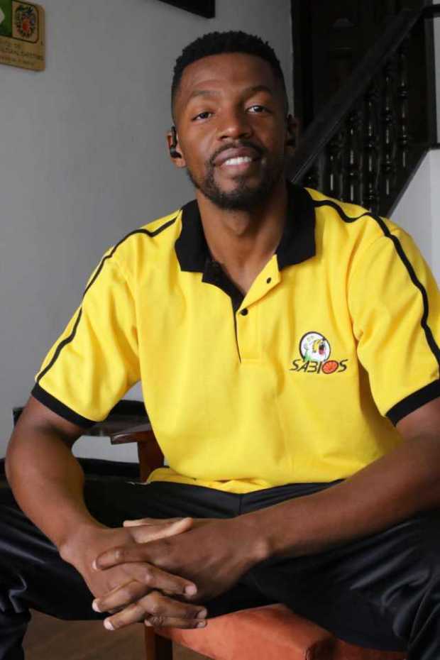 Giyoh Shey nació en Camerún, pero desde los cinco años vive en EE.UU. En California se formó como profesional. 