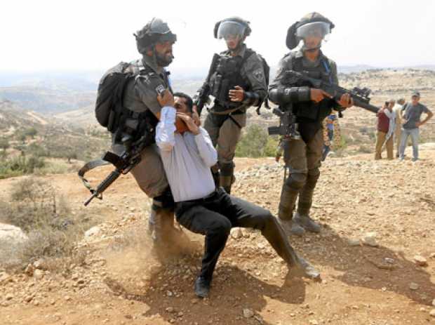 Foto | Efe | LA PATRIA  38 palestinos resultaron heridos de bala ayer en Gaza durante una jornada de protesta que se efectúa tod