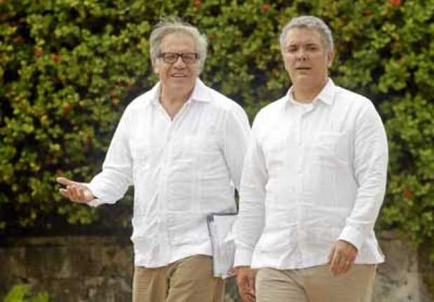 Foto | EFE | LA PATRIA  El secretario general de la OEA, Luis Almagro, se reunió con Iván Duque, presidente de Colombia, para ha