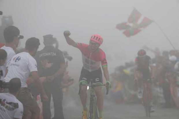 El canadiense Michael Woods (Education First) gana la decimoséptima etapa de la Vuelta disputada entre Getxo y el Monte Oiz