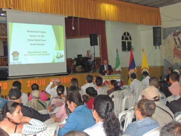 La rendición de cuentas del alcalde de Neira se desarrolló en el aula máxima del Colegio Nuestra Señora del Rosario.