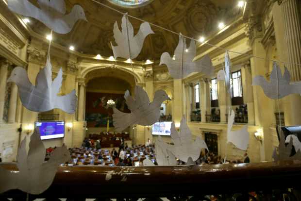 Aprueban en primer debate creación de curules de paz en el Congreso 