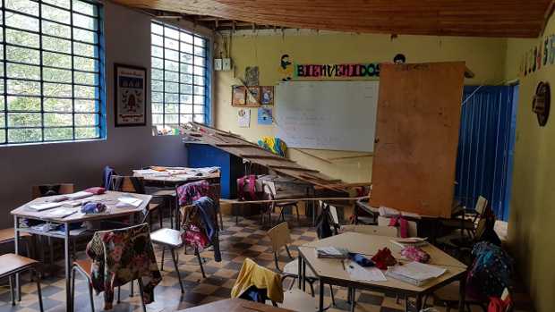 techo desplomado en escuela de Aranzazu