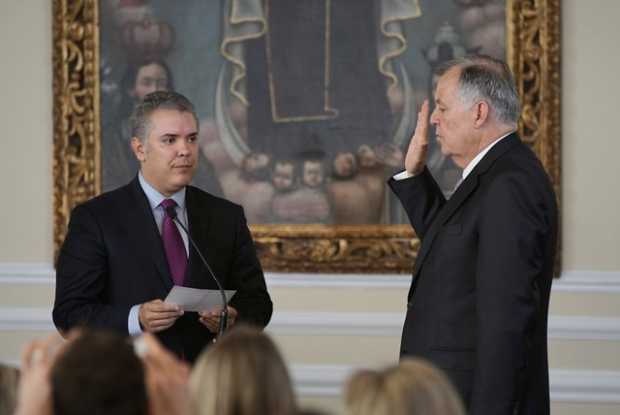 El presidente Iván Duque posesióna a Alejandro Ordóñez como embajador de la OEA en la casa de Nariño.