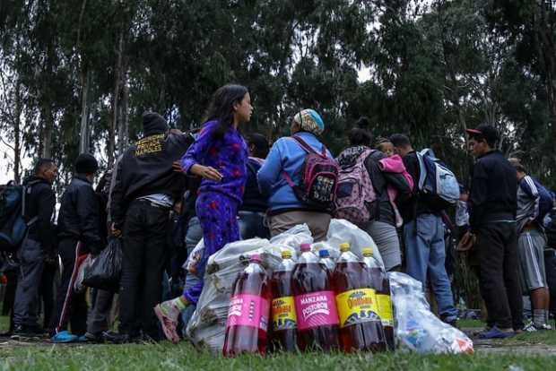 Venezolanos ubicados en los alrededores de la Terminal de Transporte de Bogotá. 