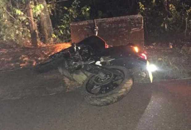 En Victoria: motociclista terminó en un desagüe