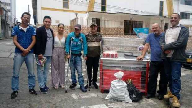 A José Jair lo atropelló un vehículo el pasado 22 de julio. En la foto, durante la entrega de su nuevo puesto de comidas que sol