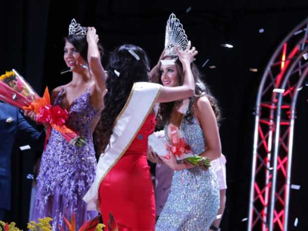  Daniela Moncada González, al momento de ser coronada como la nueva Reina de la Feria y de Manizales.