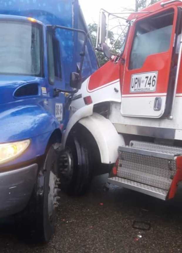 Paso restringido en la vía Fresno-Mariquita por accidente de tránsito Paso restringido en la vía Fresno-Mariquita por accidente de tránsito