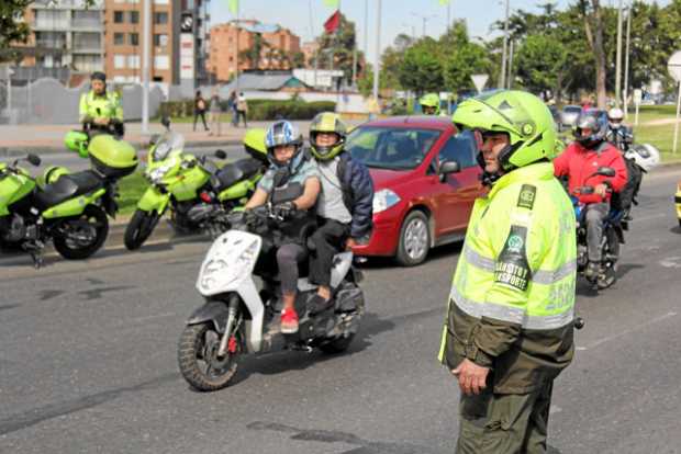 Se estima que los motociclistas están involucrados en el 56% de los fallecimientos en las vías durante la Semana Mayor. 