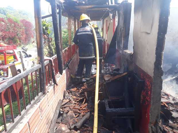 Foto | Cortesía Bomberos | LA PATRIA El incendio ocurrió ayer. 