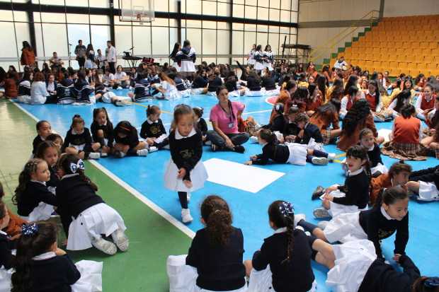 Día de la Felicidad en el colegio Santa Inés 