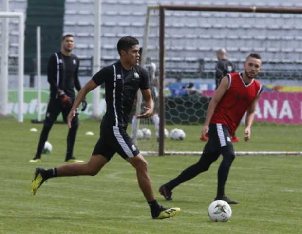 Sebastián Guzmán, volante de recuperación que se consolidó en la titular del Once Caldas. 