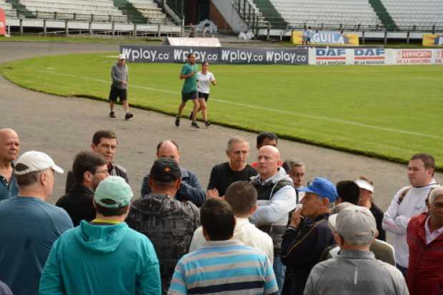 El secretario del Deporte de Manizales, Martín Ramírez, socializó la obra ayer con los visitantes del Palogrande.