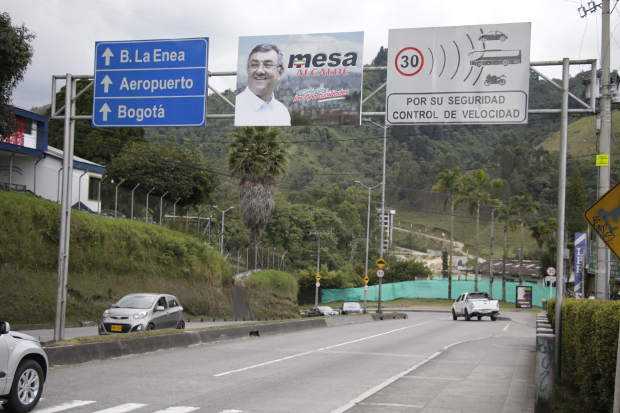 Esta publicidad electoral está ubicada en un pasavía bajando a Expoferias.