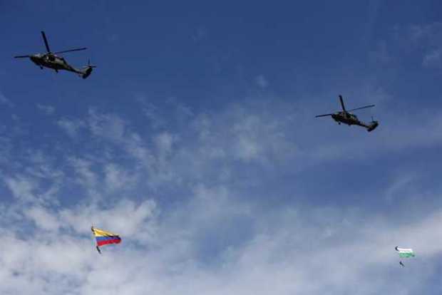 Militares durante el ejercicio aéreo en Medellín