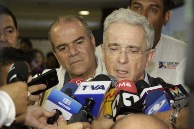 Álvaro Uribe visitó Manizales para respaldar pacto contra la corrupción entre candidatos de su partido en Caldas 