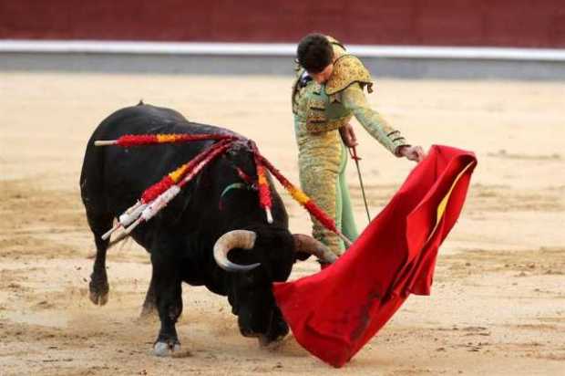 El torero colombiano Sebastián Ritter, en la lidia del primero