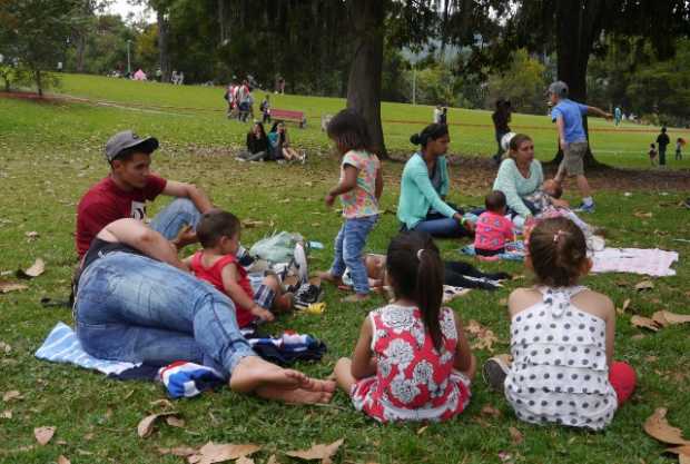 El Bosque Popular el Prado acogió ayer a los niños venezolanos y sus familias, en una jornada de información y de diversión orga