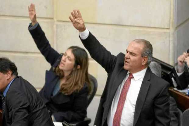 Foto | Archivo | Colprensa | LA PATRIA Carlos Felipe Mejía lleva dos periodos en el Senado.