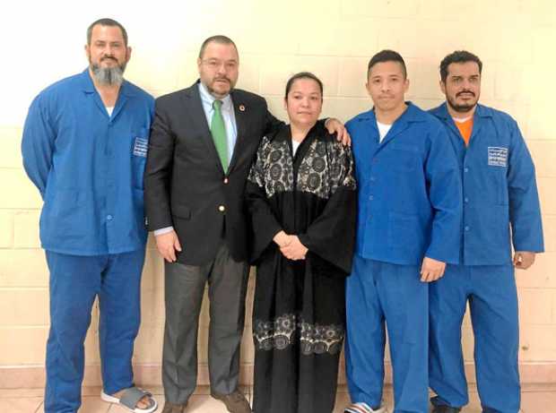 Juan Pablo Iragorri, Francisco Javier Vergara, Yesid Mejía Herrera y Martha Yanira Castellanos en compañía del defensor del Pueb