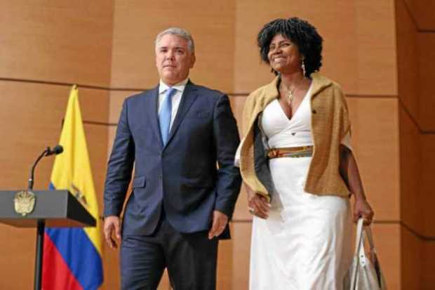 El presidente, Iván Duque, presentó a Mabel Torres como la primera ministra de Ciencia y Tecnología e Innovación en Colombia. 