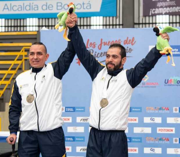 Carlos Arturo Castellanos y José Yehirson Peñarete, ganaron ayer en equipos. 
