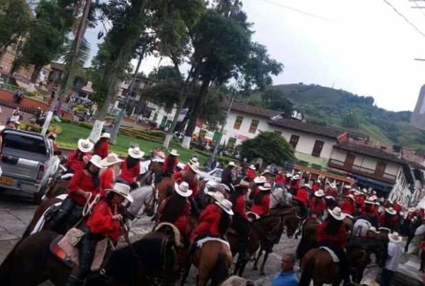 200 mujeres participaron de cabalgata en Pácora
