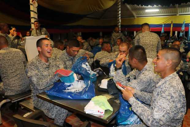 La sorpresa de Navidad que recibieron soldados de la Fuerza Aérea Colombiana en Vichada