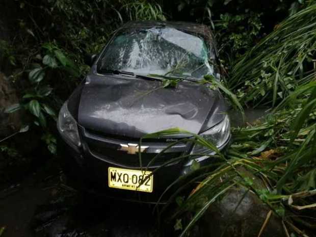 Vehículo se fue a una quebrada en Anserma
