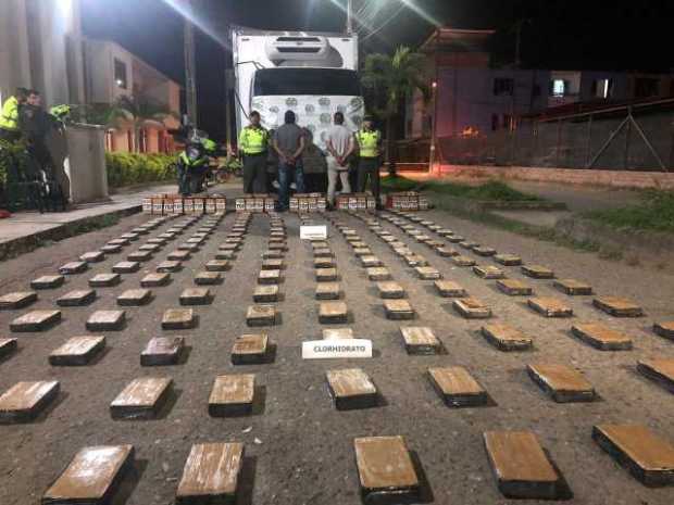 Encontraron 367 kilos de coca en furgón, en la vía Manizales-Medellín