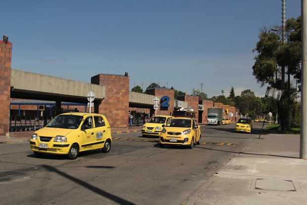 Ministerio de Transporte se plantea cambios en el servicio de taxis en el país 