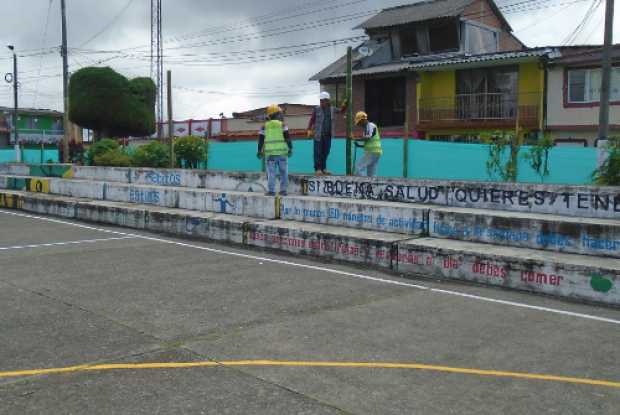 Obreros cerraron el parque para arrancar las obras.