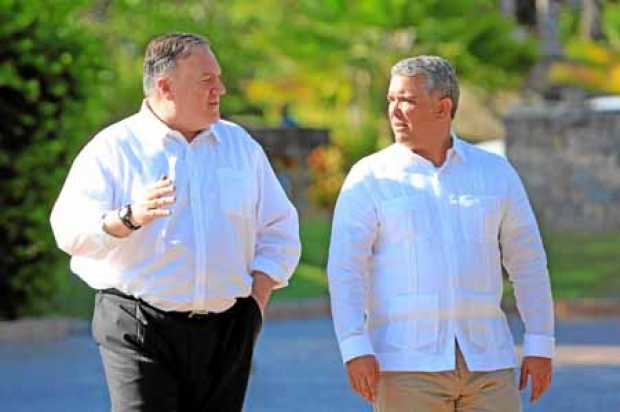 El presidente de Colombia, Iván Duque (d), y el secretario de Estado de Estados Unidos, Mike Pompeo, previo a la rueda de prensa