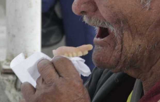 A adultos mayores les hurtaron las dentaduras en Manizales