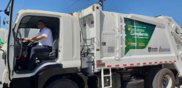 Reciben carros compactadores