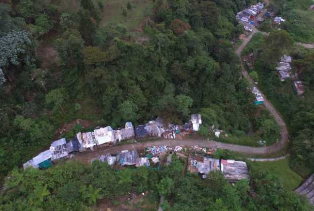 Aunque esta invasión fue desalojada y las familias reubicadas hace por lo menos 12 años hoy en día permanece ocupada por cambuch