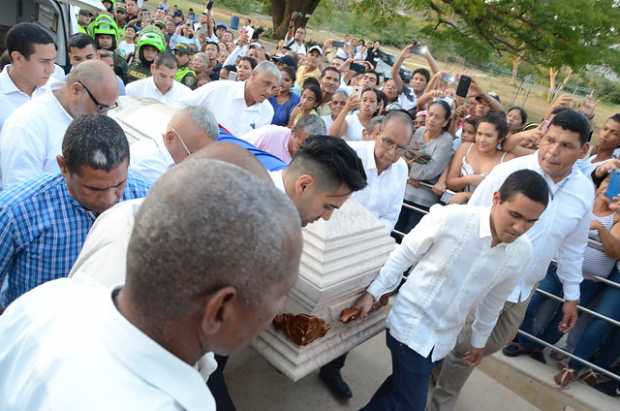 Familiares, samarios y otras estrellas del fútbol acudieron al sepelio. 